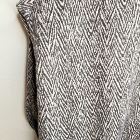 L.I.F.E. Brown Herringbone Coat with Button Closure Size Large - Picture 6 of 7